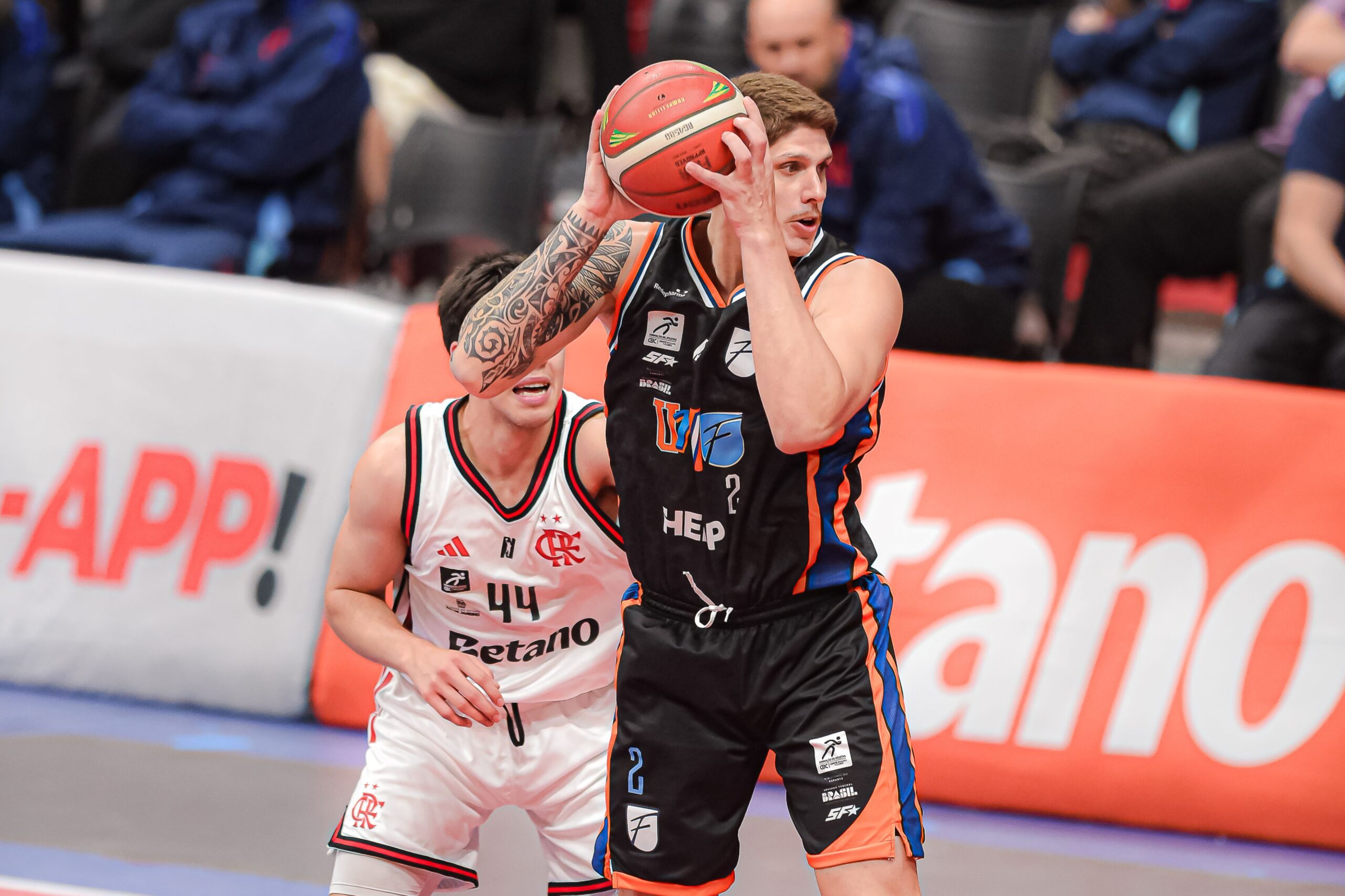 Unifacisa faz primeiro tempo equilibrado, mas acaba superada pelo Flamengo na estreia do NBB 2025/26 