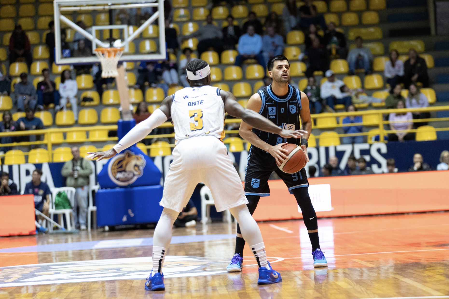 Basquete Unifacisa faz jogo duro e vende caro a derrota para o Mogi fora de casa no NBB